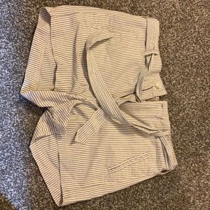 Size 12 American eagle shorts women’s